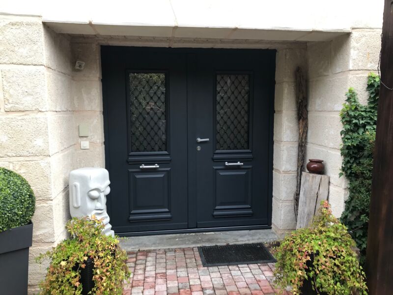 Vacances en toute tranquillité : nos solutions de portes d'entrée sécurisées à Courbevoie - 92 - photo 1